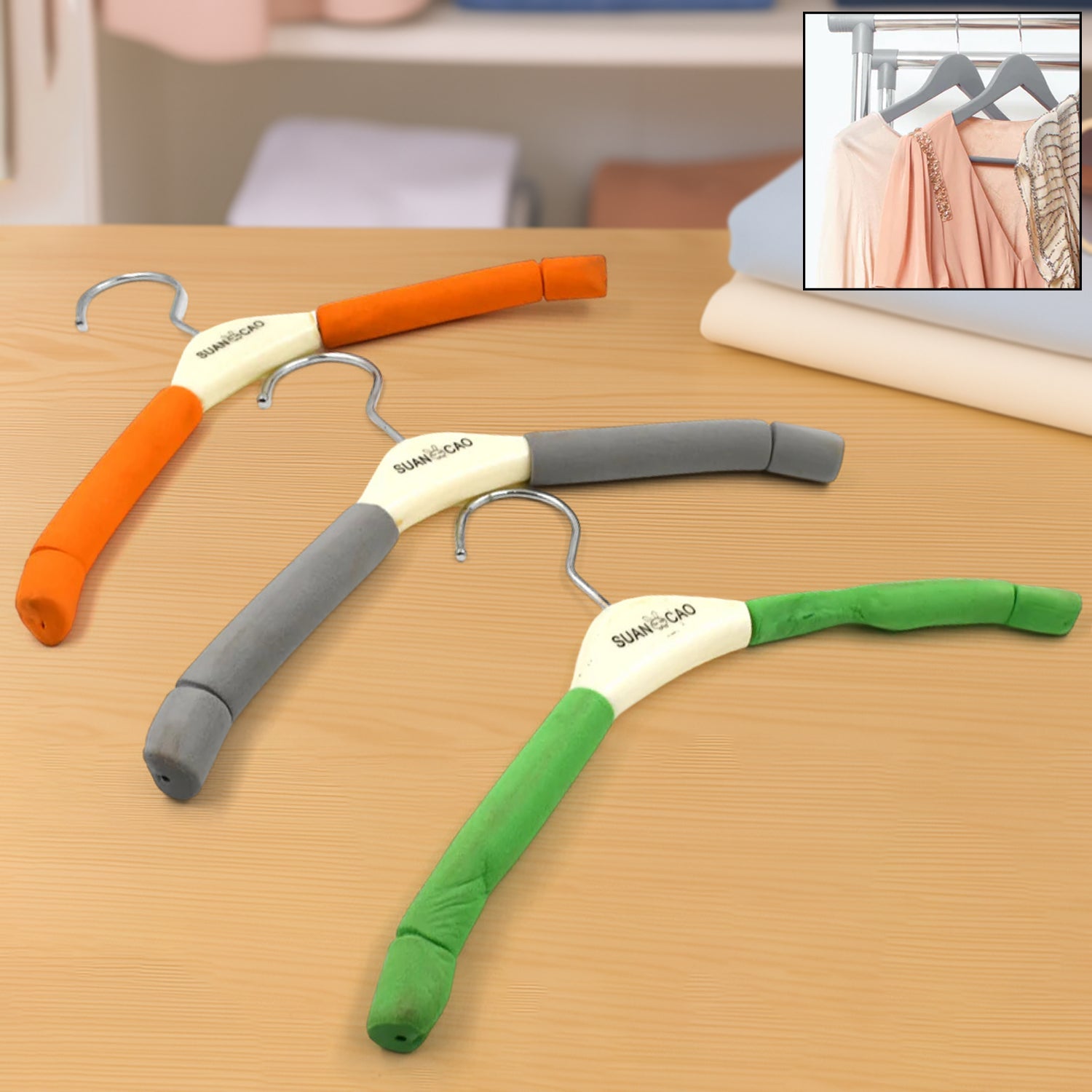 Solid Sponge Hanger Non-Slip Hanger (1 Pc / Mix Color / B Grade)