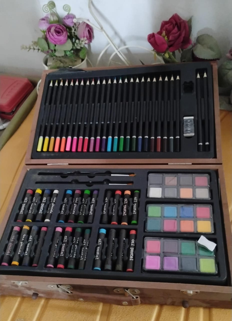 Artist Drawing & Painting Color Set ith Wooden Case (112 Pcs Approx)