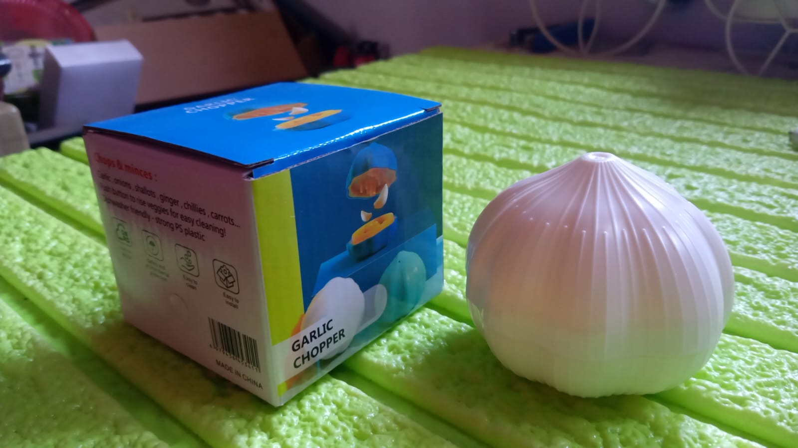 Garlic Press Sharpener Device – Portable Manual Ginger, Chili & Garlic Crusher, Masher, Chopper & Grinder for Kitchen Use